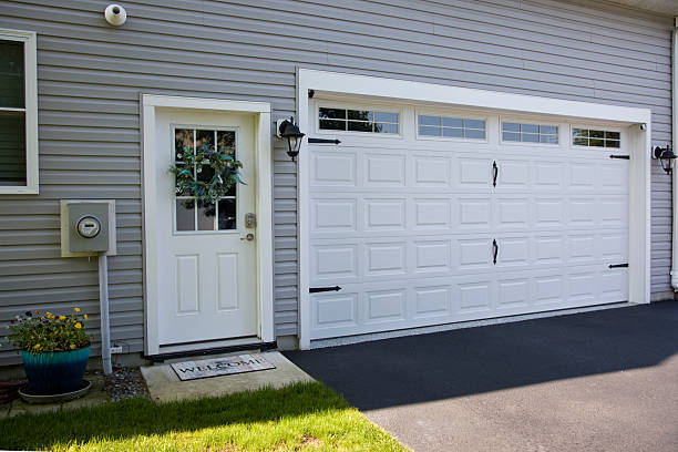 24/7 Emergency Garage Door Panel Replacement experts in Ellis, KS